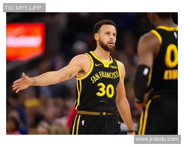 库里在对阵猛龙的比赛中狂砍47分展现绝佳状态引发热议