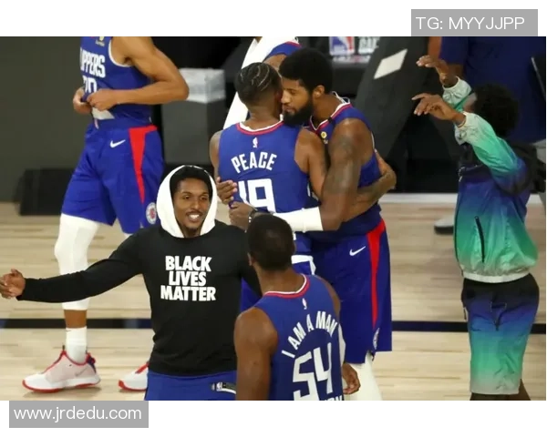 快船与火箭激战20号赛场谁能在西部争夺战中占得先机