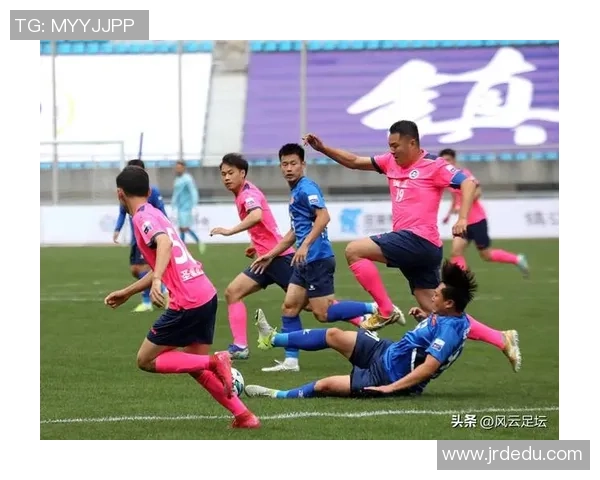 捍卫者队与基多体育大学的激烈对决展现足球魅力与团队精神 捍卫者队与基多体育大学的激烈对决展现足球魅力与团队精神